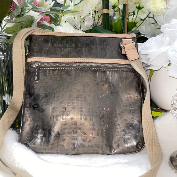 Michael kors crossbody bag - Picture 1 of 12